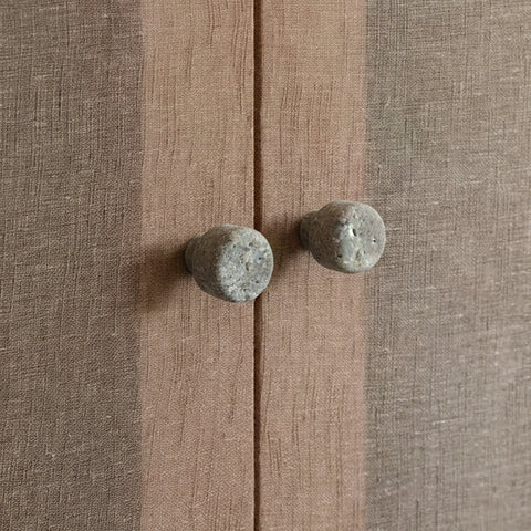 round stone handles